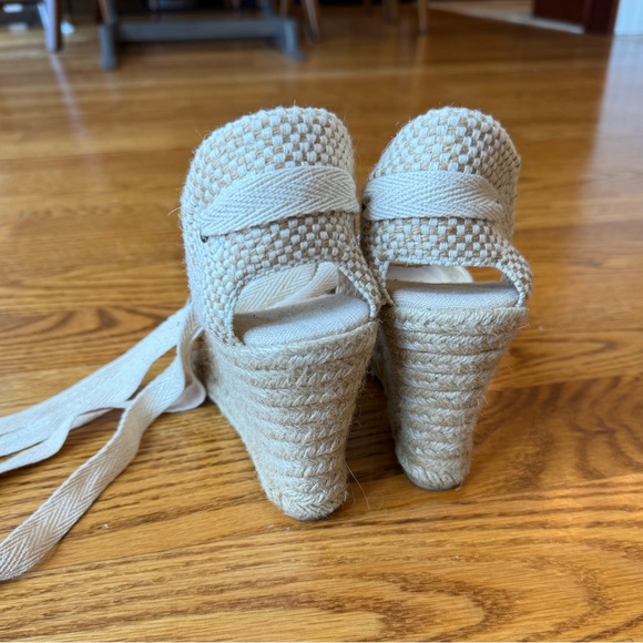 Soludos. Tall Wedge Gold Espadrilles. Size 7. - Picture 3 of 3